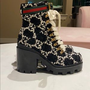 AUTHENTIC Gucci trip GG logo wool ankle boot.